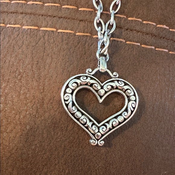 Brighton LOVE YA Silvr Lg Open Scrolled Heart Pendant Lg Oval Chain Necklace - Picture 2 of 3